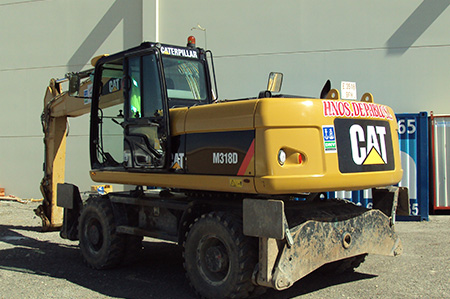 Retroexcavadora de ruedas CAT 318