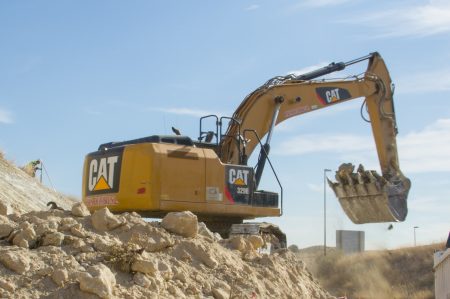 Arocs 2048 in the construction of the new Access to Puerto Venecia (leisure and restoration's center) in Zaragoza.